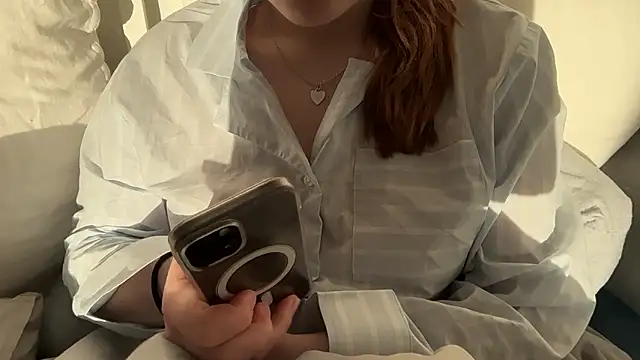 Lucyschickt online show from 04/01/26, 06:04