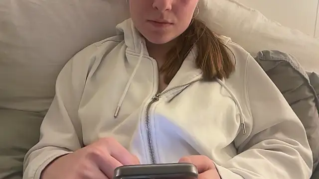 Lucyschickt online show from 02/11/26, 08:09