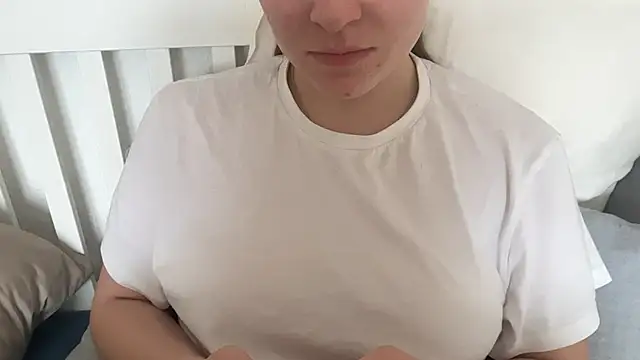 Lucyschickt online show from 04/12/26, 07:22