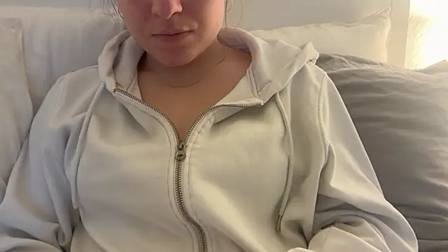 Lucyschickt online show from 02/12/26, 04:18