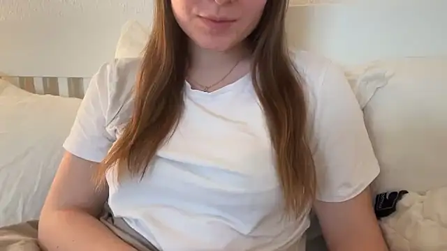 Lucyschickt online show from 04/13/26, 05:50