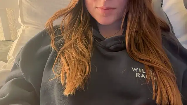 Lucyschickt online show from 02/17/26, 04:59