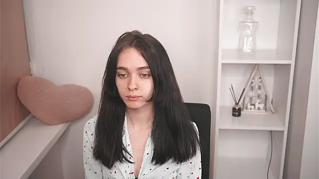 Snapshot of GinnyKittle chatting on 02/17/26, 06:16 GinnyKittle online show from 02/17/26, 06:16