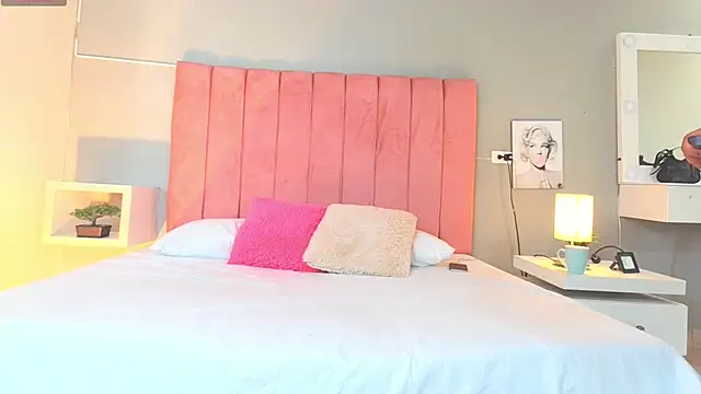 NATASHAPARIS online show from 04/09/26, 07:42