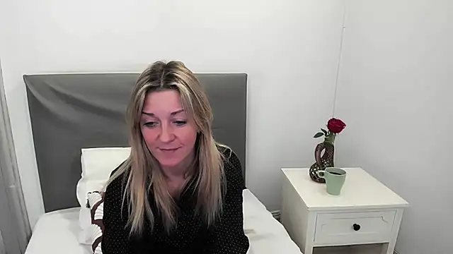 MileyXStar online show from 02/04/26, 09:10