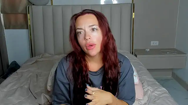 Snapshot of stellaa_quenn chatting on 05/18/26, 12:11 stellaa quenn online show from 05/18/26, 12:11