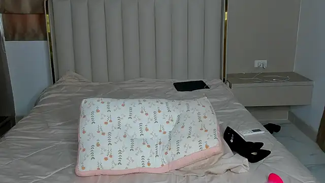 Snapshot of stellaa_quenn chatting on 05/03/26, 12:05 stellaa quenn online show from 05/03/26, 12:05
