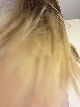 Snapshot of ElizabethSin chatting on 02/15/26, 04:13 ElizabethSin online show from 02/15/26, 04:13