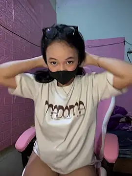 Snapshot of Leeeiuu chatting on 02/22/26, 03:02 Leeeiuu online show from 02/22/26, 03:02