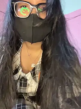 Snapshot of Leeeiuu chatting on 02/20/26, 01:35 Leeeiuu online show from 02/20/26, 01:35