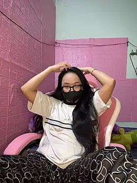 Snapshot of Leeeiuu chatting on 02/25/26, 02:39 Leeeiuu online show from 02/25/26, 02:39