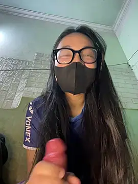 Snapshot of Leeeiuu chatting on 02/02/26, 12:59 Leeeiuu online show from 02/02/26, 12:59