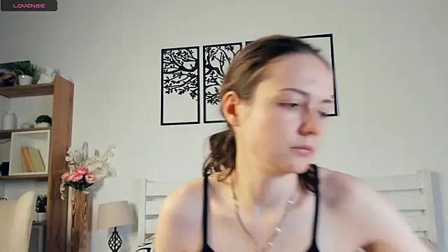 MalvinaTrafford online show from 04/23/26, 08:21