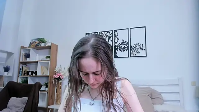 MalvinaTrafford online show from 04/28/26, 10:03