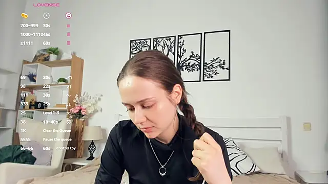 MalvinaTrafford online show from 04/15/26, 06:34