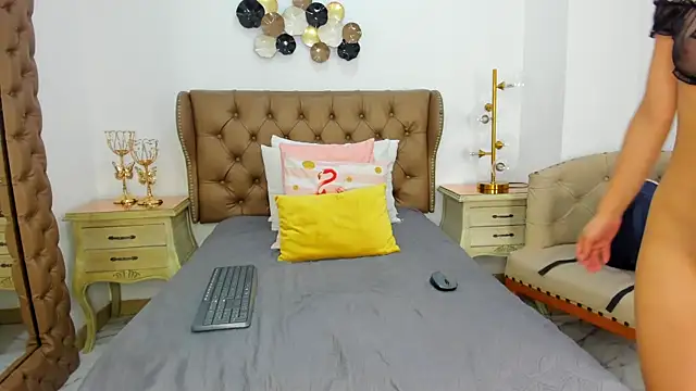 maria 09  online show from 04/18/26, 06:21