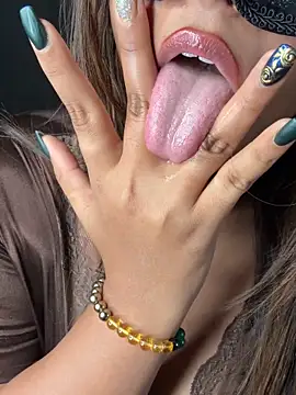 queen-panda online show from 02/15/26, 09:36