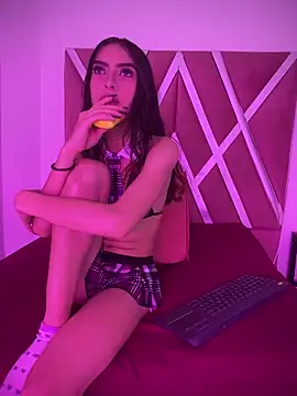 Snapshot of LIZEY_LYNCH chatting on 02/24/26, 12:06 LIZEY LYNCH online show from 02/24/26, 12:06