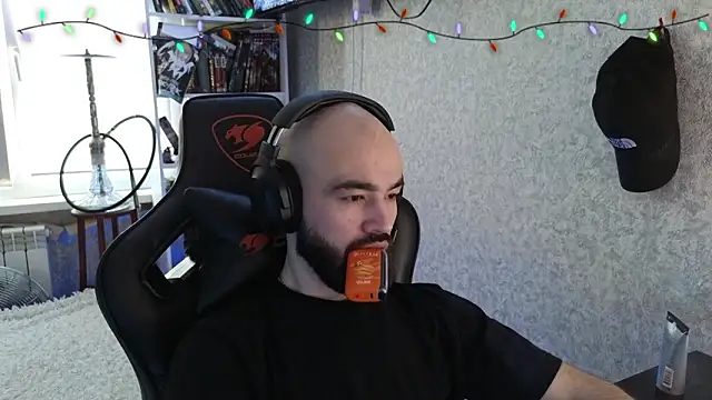 Snapshot of _Mostly_ chatting on 02/01/26, 11:52 Mostly online show from 02/01/26, 11:52