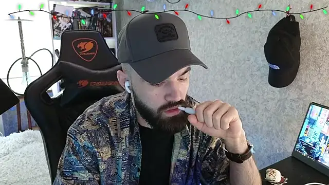 Snapshot of _Mostly_ chatting on 02/06/26, 12:34 Mostly online show from 02/06/26, 12:34