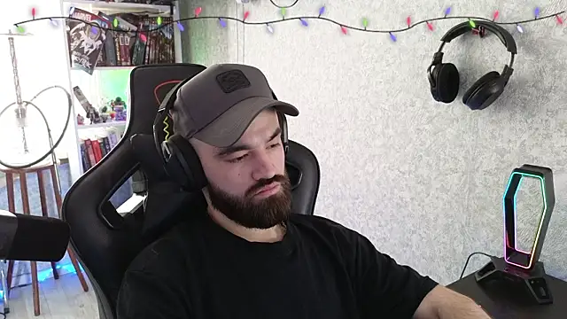 Snapshot of _Mostly_ chatting on 02/13/26, 09:31 Mostly online show from 02/13/26, 09:31