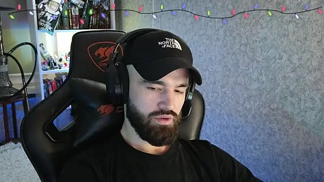 Snapshot of _Mostly_ chatting on 02/04/26, 01:00 Mostly online show from 02/04/26, 01:00