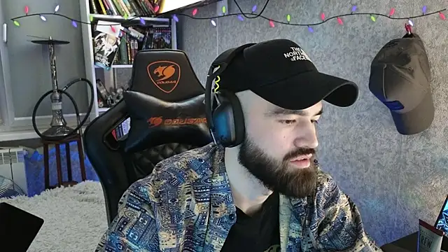 Snapshot of _Mostly_ chatting on 02/09/26, 04:21 Mostly online show from 02/09/26, 04:21