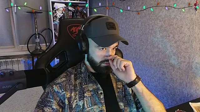 Snapshot of _Mostly_ chatting on 02/07/26, 04:37 Mostly online show from 02/07/26, 04:37