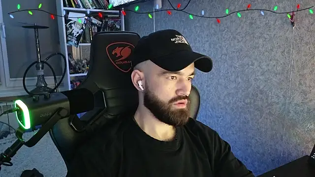 Snapshot of _Mostly_ chatting on 02/07/26, 12:40 Mostly online show from 02/07/26, 12:40