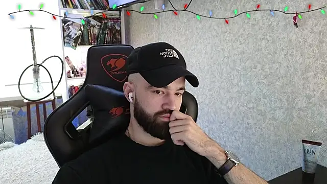 Snapshot of _Mostly_ chatting on 02/04/26, 01:06 Mostly online show from 02/04/26, 01:06