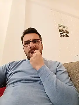 Snapshot of NatanCasad0 chatting on 02/14/26, 10:32 NatanCasad0 online show from 02/14/26, 10:32