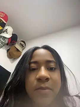 Snapshot of amara_queen_ chatting on 06/16/26, 01:49 amara queen online show from 06/16/26, 01:49