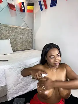 Snapshot of amara_queen_ chatting on 06/24/26, 12:37 amara queen online show from 06/24/26, 12:37