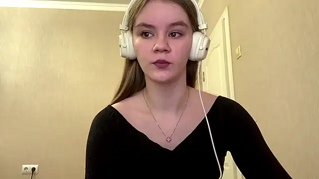 Snapshot of AgnesShy_ chatting on 02/21/26, 07:10 AgnesShy online show from 02/21/26, 07:10