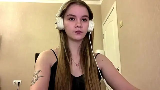 Snapshot of AgnesShy_ chatting on 02/20/26, 07:54 AgnesShy online show from 02/20/26, 07:54