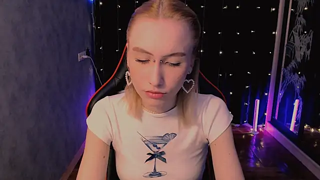 Snapshot of crybambi chatting on 02/13/26, 06:24 crybambi online show from 02/13/26, 06:24