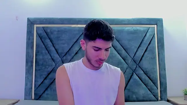 Snapshot of Apolo_Gray chatting on 02/18/26, 05:27 Apolo Gray online show from 02/18/26, 05:27