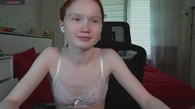 Snapshot of Nellie_baby chatting on 07/21/26, 11:33 Nellie baby online show from 07/21/26, 11:33