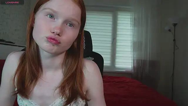 Snapshot of Nellie_baby chatting on 07/17/26, 12:13 Nellie baby online show from 07/17/26, 12:13