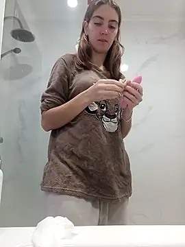 Snapshot of laparejaideal08 chatting on 02/05/26, 12:34 laparejaideal08 online show from 02/05/26, 12:34