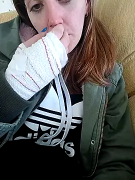 Snapshot of laparejaideal08 chatting on 02/19/26, 12:35 laparejaideal08 online show from 02/19/26, 12:35