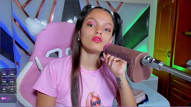 Snapshot of isa_kolins chatting on 02/27/26, 10:48 isa kolins online show from 02/27/26, 10:48