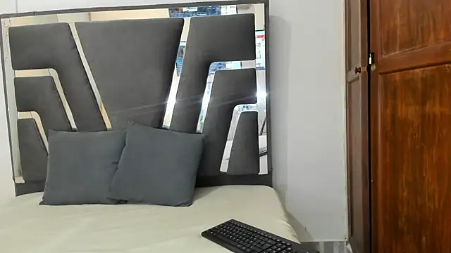 SamanthaHill  online show from 02/07/26, 07:55