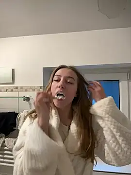 Snapshot of romyxxs chatting on 02/03/26, 07:02 romyxxs online show from 02/03/26, 07:02