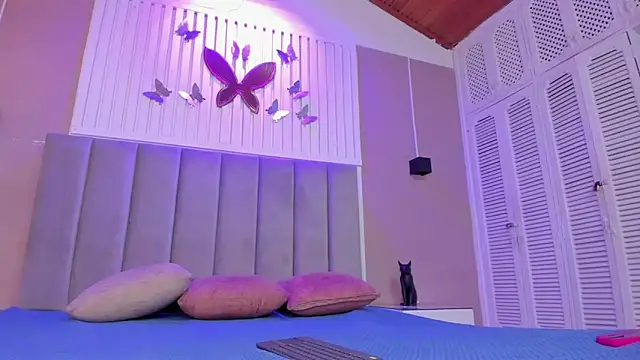  Kailythompson online show from 04/23/26, 07:48