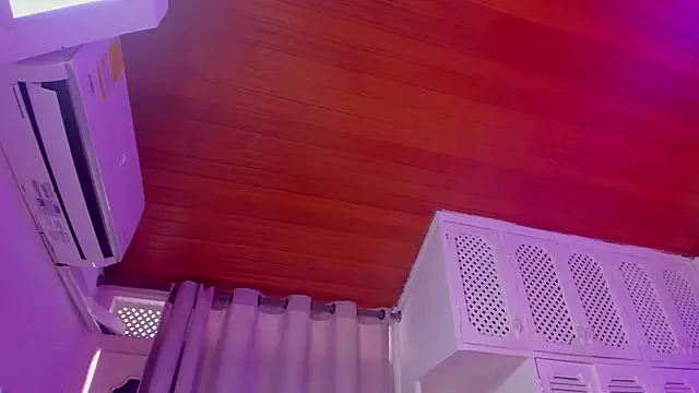  Kailythompson online show from 04/18/26, 07:18