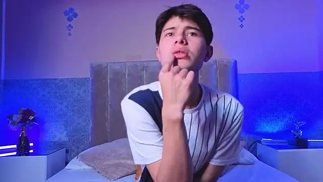 Snapshot of Derek_Sinn chatting on 02/23/26, 07:58 Derek Sinn online show from 02/23/26, 07:58