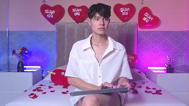 Snapshot of Derek_Sinn chatting on 02/14/26, 09:15 Derek Sinn online show from 02/14/26, 09:15