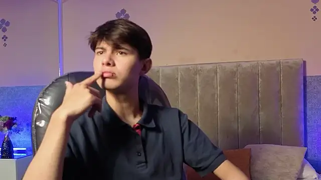 Snapshot of Derek_Sinn chatting on 02/28/26, 07:46 Derek Sinn online show from 02/28/26, 07:46