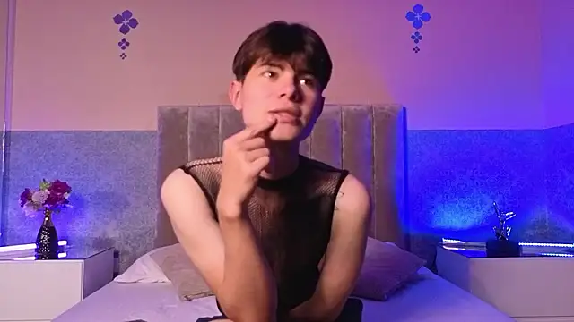 Snapshot of Derek_Sinn chatting on 02/20/26, 08:11 Derek Sinn online show from 02/20/26, 08:11